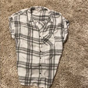 Plaid short sleeve shirt